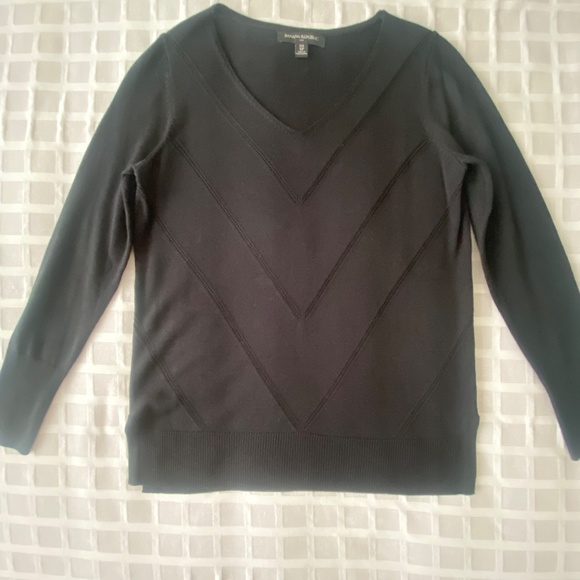 Banana Republic Lightweight V-Neck Sweater Black - Picture 2 of 12